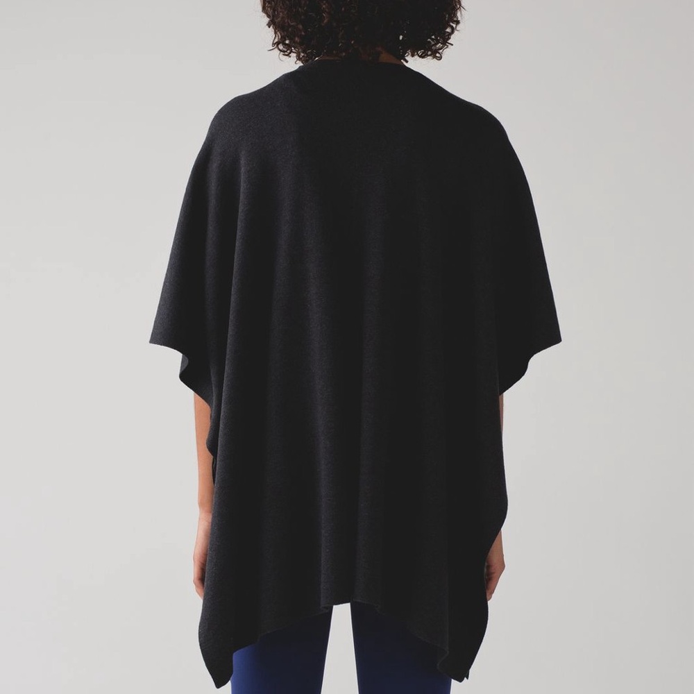 Lululemon Cashmere Bamboo Blend After Asana Wrap Poncho Sweater Pockets Black - Picture 4 of 11